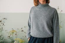 Carica l&#39;immagine nel visualizzatore di Gallery, lupetto crop melange o lavagna