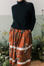 Carica l&#39;immagine nel visualizzatore di Gallery, maglioncino crop trecce blu