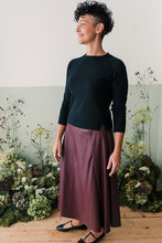 Carica l&#39;immagine nel visualizzatore di Gallery, Gonna midi ecopelle bordeaux