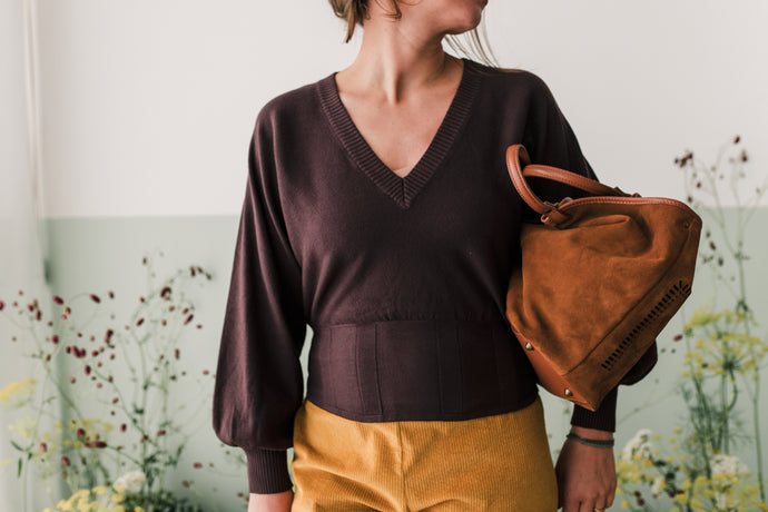 Maglioncino scollo V crop cioccolato