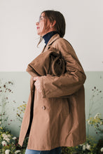 Carica l&#39;immagine nel visualizzatore di Gallery, trench corto nocciola