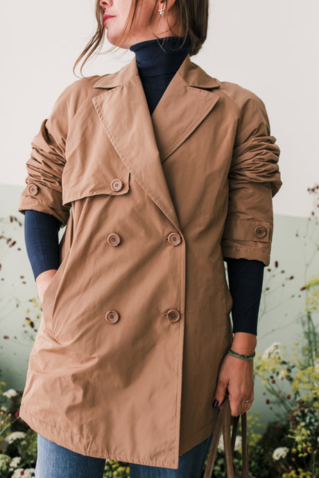 trench corto nocciola