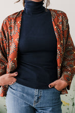 Carica l&#39;immagine nel visualizzatore di Gallery, Lupetto basic sotto giacca blu