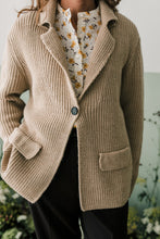 Carica l&#39;immagine nel visualizzatore di Gallery, Cardigan nocciola o blu