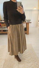 Carica l&#39;immagine nel visualizzatore di Gallery, Gonna FEDE midi velluto cappuccino
