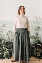Carica l&#39;immagine nel visualizzatore di Gallery, Gonna FEDE midi velluto muschio - PREORDINE