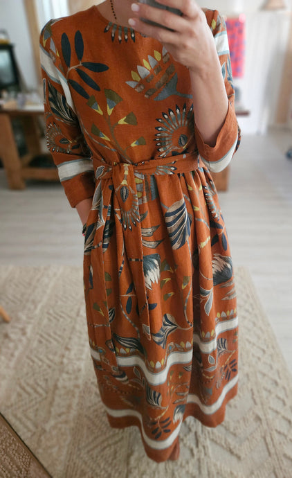 Vestito lino dipinto l'autunno