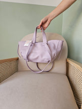 Carica l'immagine nel visualizzatore di Gallery, Borsa lilla doppio manico