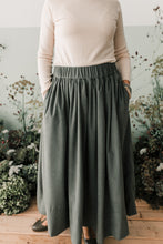 Carica l&#39;immagine nel visualizzatore di Gallery, Gonna FEDE midi velluto muschio - PREORDINE
